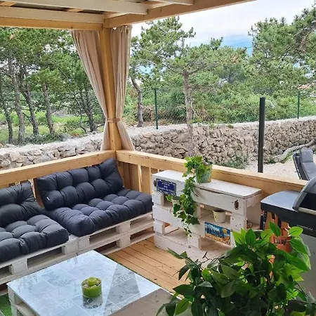 度假居 Charming 2-bed House In Croatia Ražanac